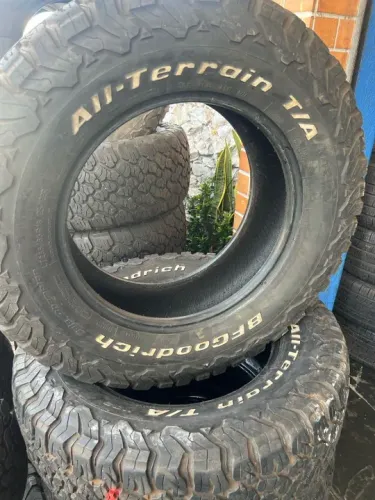 Pneu 285/65/18 BF Goodrich  90 % Vida Util