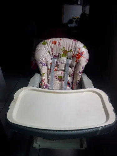 Vendo uma cadeirinha de merendar