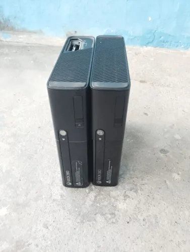 Vende 2 Xbox desbloqueado Acompanhar o HD de 500gb