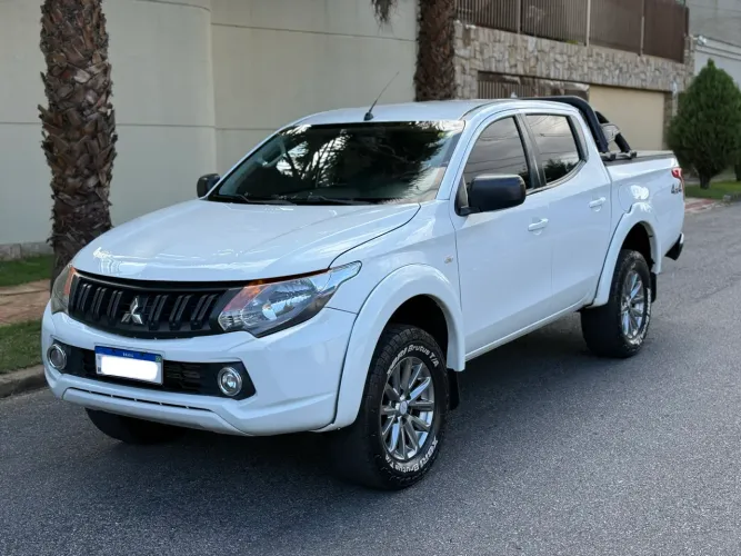 Mitsubishi L200 Triton Sport GLX 2.4 CD Diesel Mec. 2019