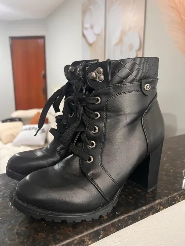 Bota Cano curto feminina Mooncity