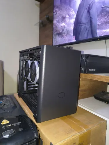 Mini PC, Ryzen 7 5700X3D c/c RTX 4070 Super, e 32GB memória ram Kingston Fury Beats 3200 M