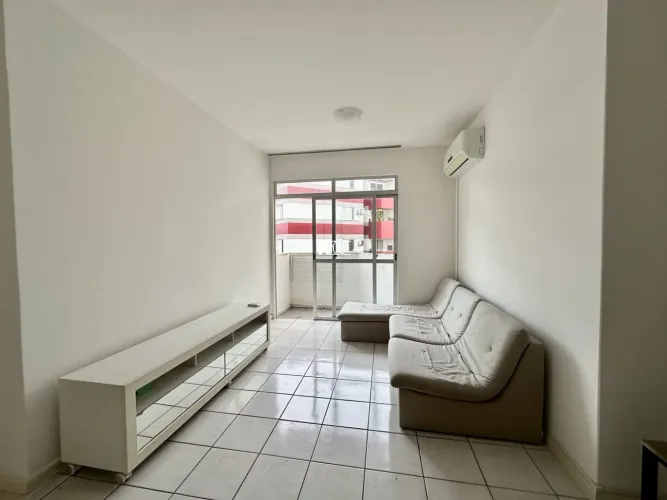 Apartamento semimobiliado, 03 dormitórios para locação, no bairro Trindade em Florianópoli