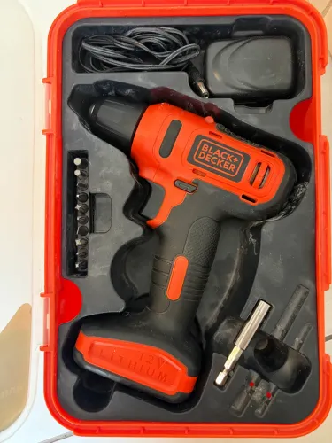 Furadeira/parafusadeira black decker 12v lithium - bateria .