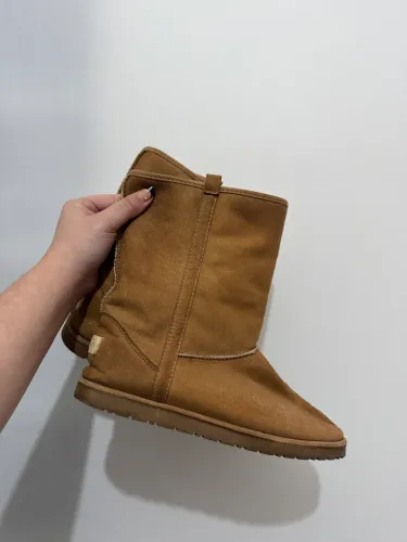 Bota Ugg sem salto Zara Girls