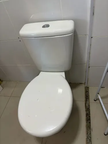 Vaso sanitário Deca com caixa acoplada + assento completo