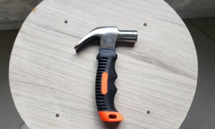 Mini Martelo de Unha Compacto (Perfeito p/ Apartamento e Pequenos Reparos)