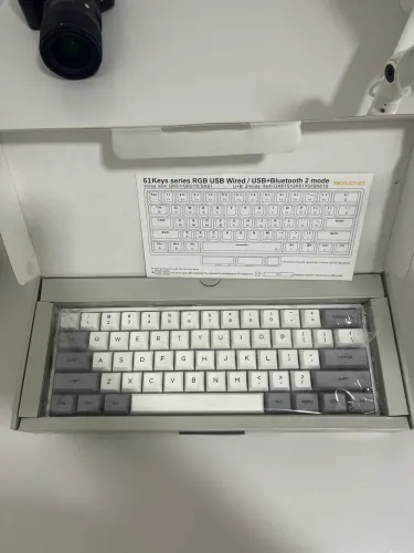 Teclado epomaker sk61 switch amarelo