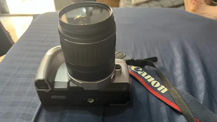 MÁQUINA FOTOGRÁFICA CANON EOS300v