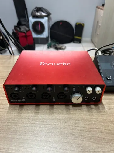 Interface de Áudio Focusrite Scarlett 18i8 (3ª Geração)