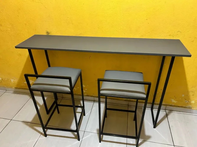 Mesa + banquetas 