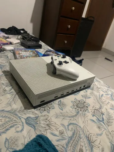 Xbox One S - 500GB - 1 manete