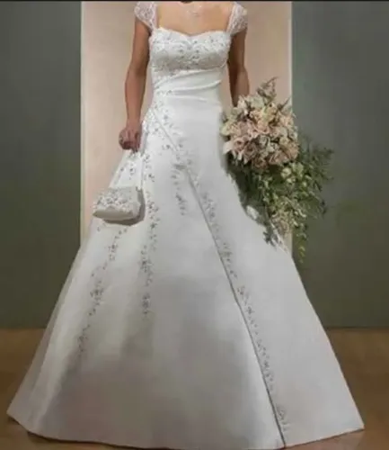 Oportunidade Vestido de Noiva Princesa Bordado | Nunca Usado |