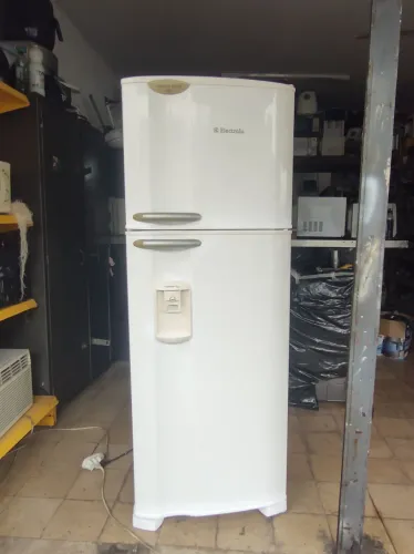 Vendo geladeiras frost free com água na porta