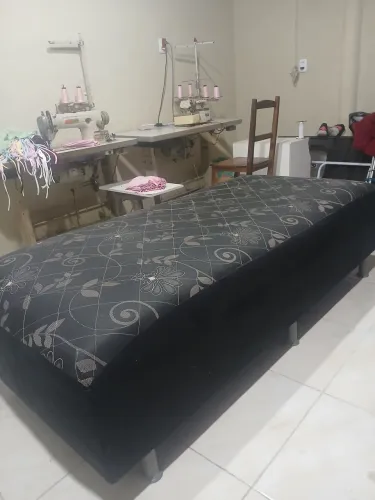Cama unibox solteiro (200.00) preço negociável. (Retirar no local).