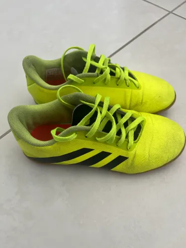 Chuteira adidas infantil