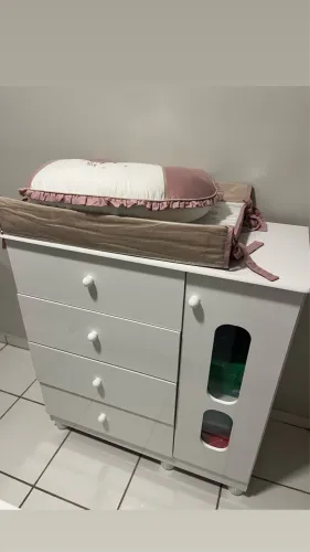 Vende-se berço e cômoda de bebê