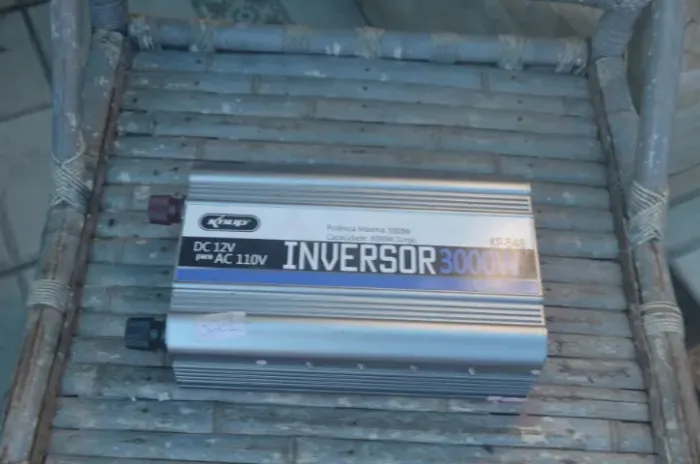 Inversor de Tensão Veicular da marca Knup (modelo KP-546).