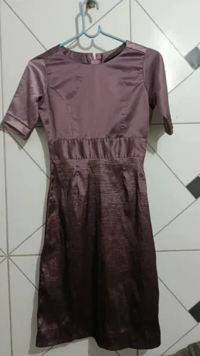 Vestido em tom lilás