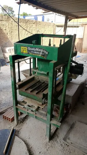 Máquina para blocos