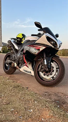 Vendo Yamaha YZF-R1 1000cc com apenas 29 mil km rodados