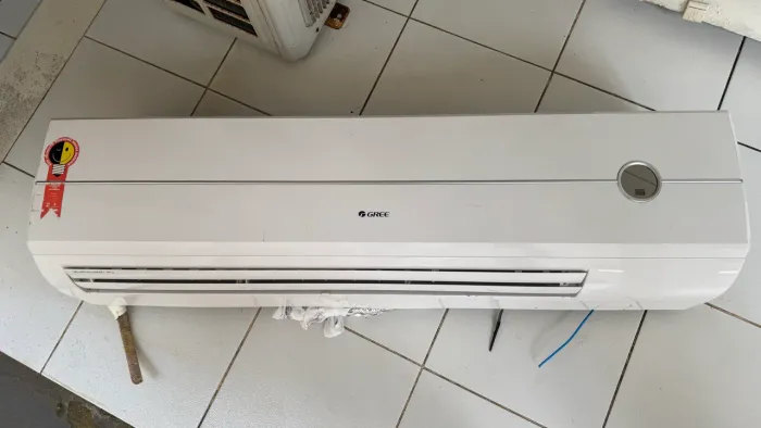 Ar-Condicionado Gree 28.000 BTUs - Perfeito Estado e Gelando Muito