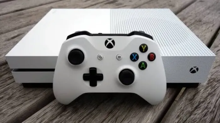 Xbox One S na caixa com jogo a escolha,controle e garantia em até 18x!Troca!Entrega