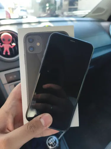 iPhone 11 64gb com caixa - bateria 79% novíssimo ?
