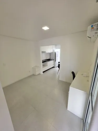 Studio residencial/Kitnet em excelente localização em Coqueiros - direto com proprietário