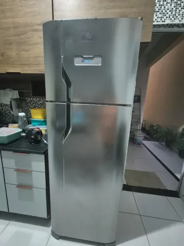 Geladeira Electrolux Frost Free 371L Turbo Congelamento Duplex Cor Inox
