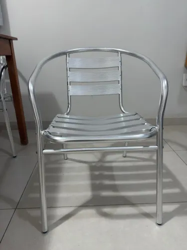 Cadeiras de alumínio
