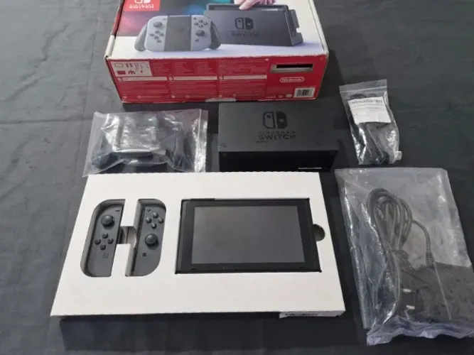 Nintendo Switch V1 Desbloqueado + Controle Linyuvo + HyperX ChargePlay + Acessórios