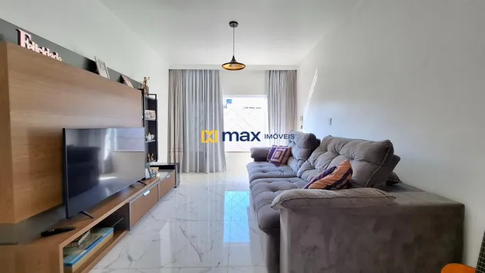 Casa ampla à venda, 3 quartos (1 suíte), área de festas com piscina, São João