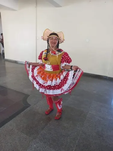 Conjunto saia e blusa junino Maria bonita 