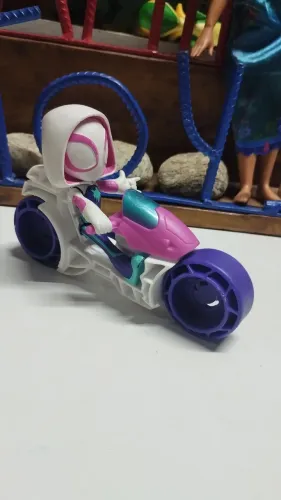 Ghost-Spider com Motocicleta