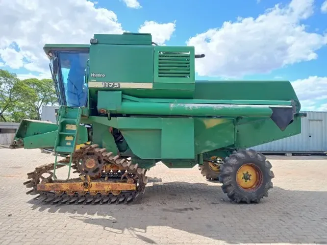 Colheitadeira John Deere 1175