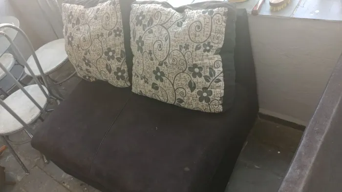 Vendo sofá 2 e 3 lugares com puff 