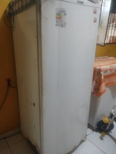 VENDO GELADEIRA PARA QUEM TRABALHE COM CONCERTO
