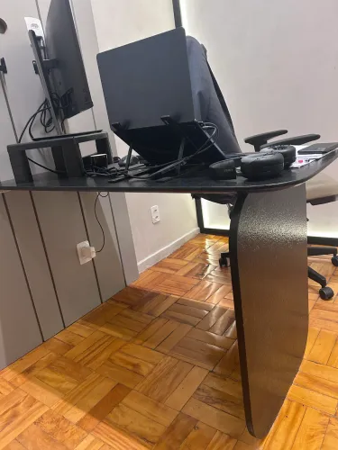 Mesa de mármore para escritório.