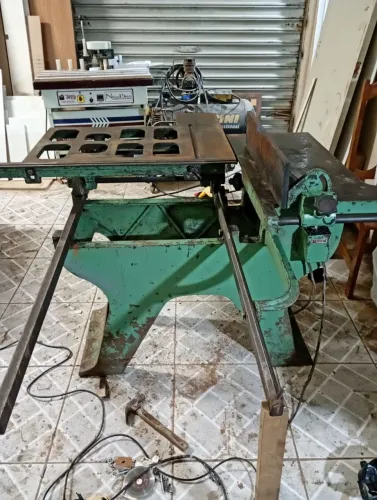 Esquadrejadeira para marcenaria