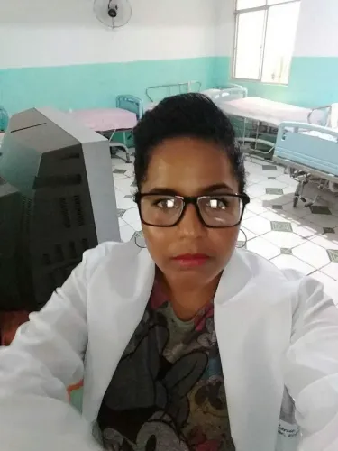 Trabalho com responsabilidade comprometimento.