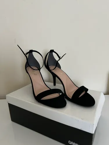 Salto preto Gabriela 37