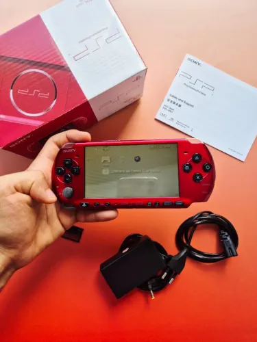 PSP 3000 (Playstation Portable) Vermelho Completo 8Gb Lotado de Jogos 