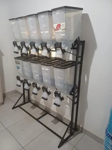 Dispenser para ração , com 10 bocas de 40 L 