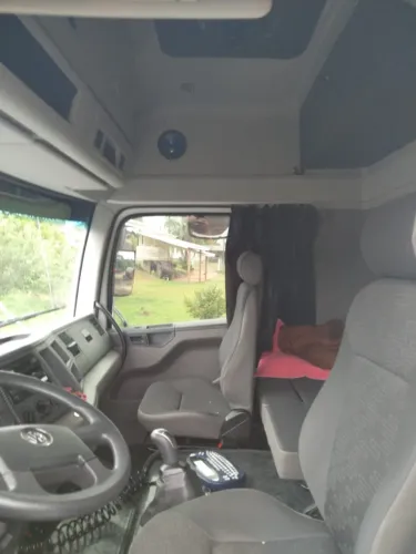 CAMINHÃO COM BAÚ - OPORTUNIDADE IMPERDÍVEL