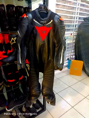 Macacão Dainese 52 Laguna seca D1 novinho