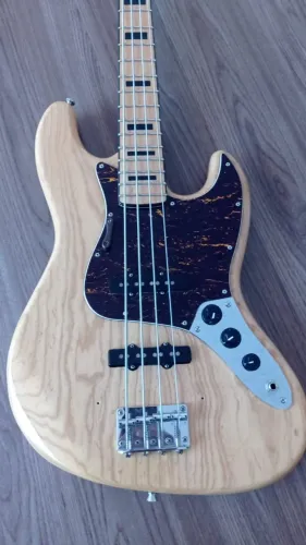 Baixo SX com Caps Fender
