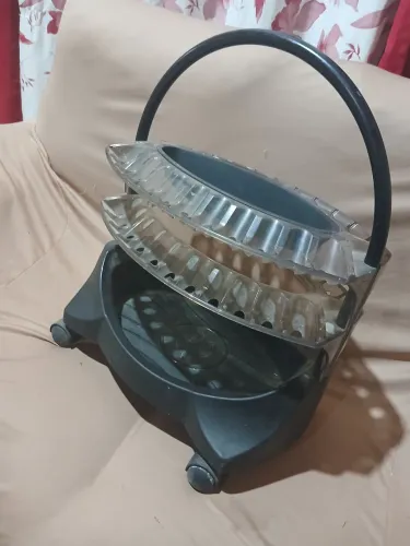 SUPORTE PARA ESMALTES E OUTROS   COM RODINHAS  ÓTIMO ESTADO 