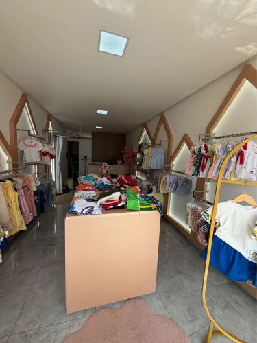VENDE-SE ESTRUTURA DE LOJA INFANTIL