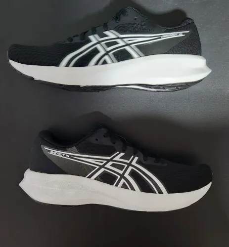 Tênis Asics Preto e Branco Original Novo na Caixa Numeração 40